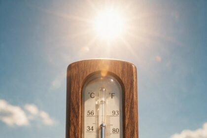 J&K Witnesses Unseasonal Heatwave as Mercury Touches 33.5°C