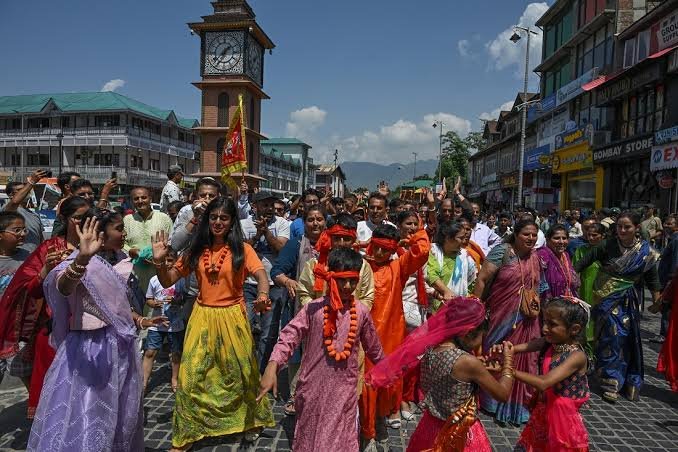 Devotion & Communal Harmony Mark Janmashtami in Srinagar as Vibrant Shobha Yatra Crosses Lal Chowk
