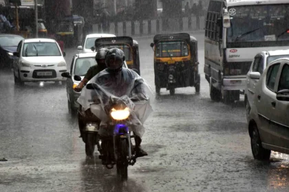 Rain Lashes Several Districts of J&K; MeT Predicts Extended Wet Spell, Issues Flash Flood Advisory for Vulnerable Belts