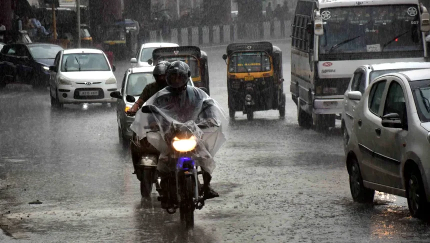 Rain Lashes Several Districts of J&K; MeT Predicts Extended Wet Spell, Issues Flash Flood Advisory for Vulnerable Belts