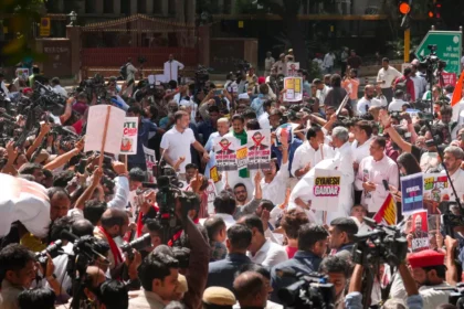 Showdown at Rajghat: INDIA Bloc Holds Silent Dharna Demanding CEC Resignation; Central Delhi Fortified