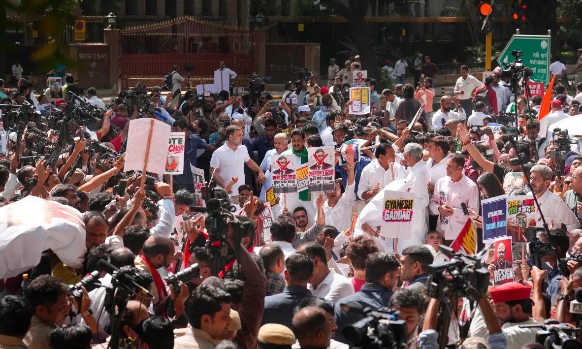 Showdown at Rajghat: INDIA Bloc Holds Silent Dharna Demanding CEC Resignation; Central Delhi Fortified